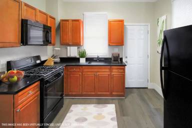 Main picture of 1667 N Wilton St
