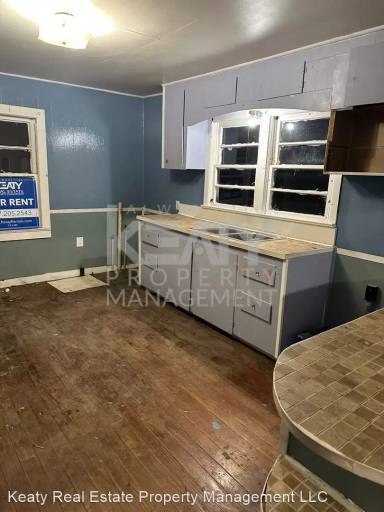 Main picture of 427 S Avenue O