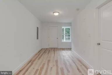 Main picture of 329 W 4th St