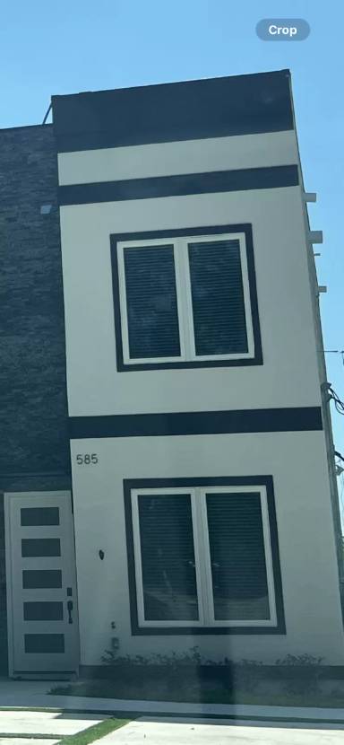 Main picture of 585 Plymouth Ct