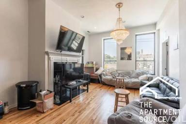 Main picture of 1753 W Chicago Ave