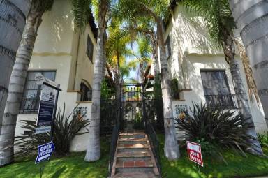 Main picture of 1417 S Crescent Heights Blvd
