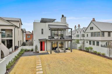 Main picture of 140 Guild Ln