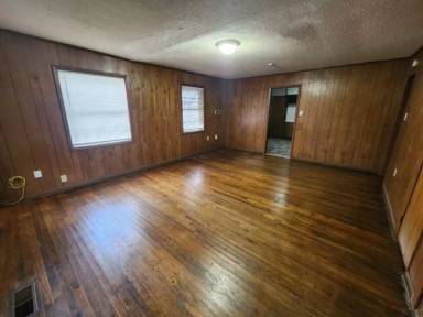 Main picture of 813 W 37th St