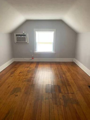 Main picture of 215 1/2 Jackson Ave