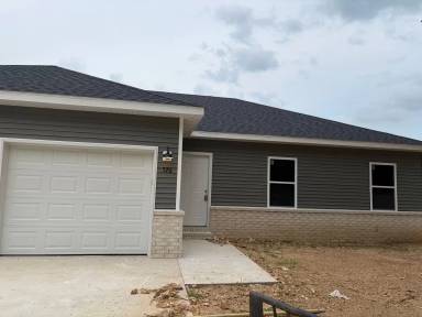 Main picture of 576 N Airport Rd