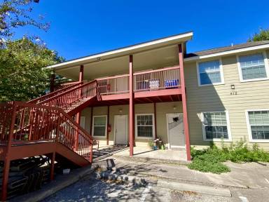 Main picture of 412 Burleson St