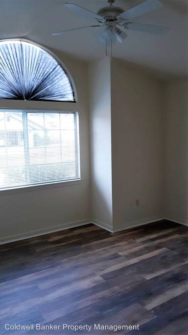 Main picture of 845 Spaniel Dr