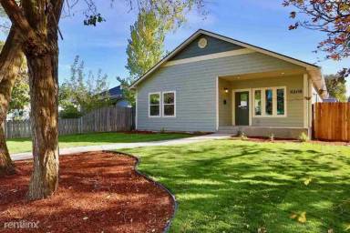 Main picture of 4208 N Jefferson St