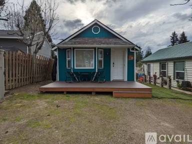 Main picture of 401 NW Ebberts Ave