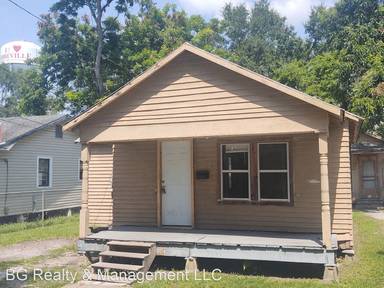 Main picture of 109 N Charles Campbell Ave