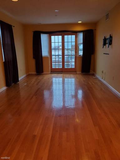 Main picture of 279 Lake St