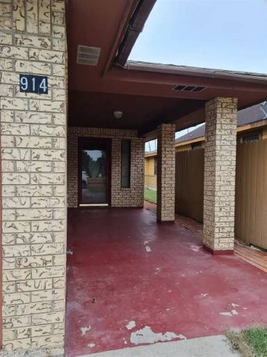 Main picture of 914 W Pierce Ave