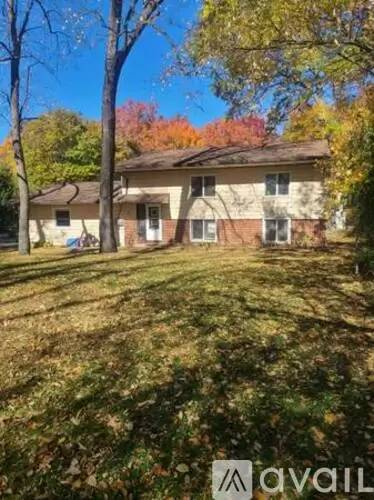 Main picture of 1488 McTaggart Rd