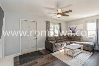 Main picture of 2935 Indianapolis Ave