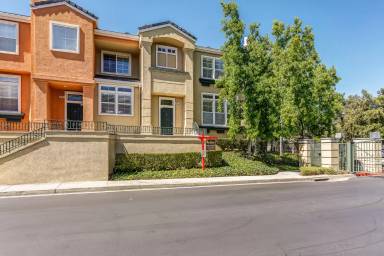 Main picture of 3551 Langdon Cmn