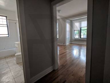 Main picture of 719-27 W Barry Ave
