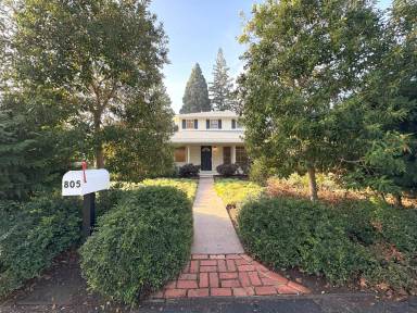 Main picture of 805 Olive St