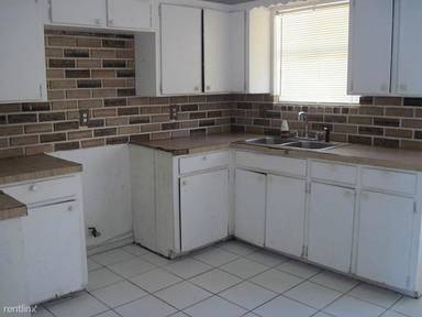 Main picture of 614 Cloverleaf St