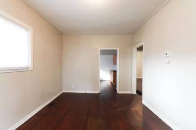 Main picture of 1501 Henning Ave
