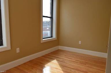 Main picture of 15-17 Highgate St