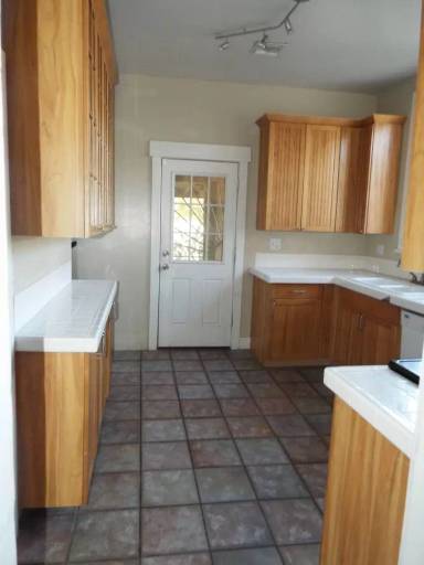 Main picture of 828 N 6th Ave