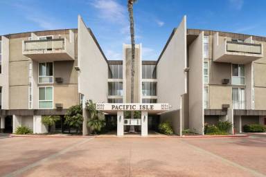 Main picture of Pacific Isle Condominiums
