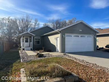 Main picture of 2345 E Saint Francis St