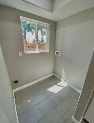 Main picture of 916 N Rowan Ave