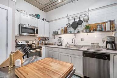 Main picture of 433 Saint Pauls Blvd