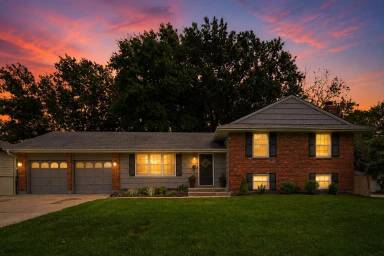 Main picture of 205 SW Craigmont Dr