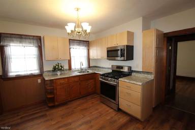 Main picture of 15 Chauncey St