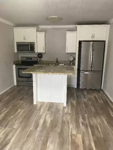 Main picture of 8125 Airlift Ave