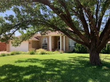 Main picture of 605 Chanticleer Pl