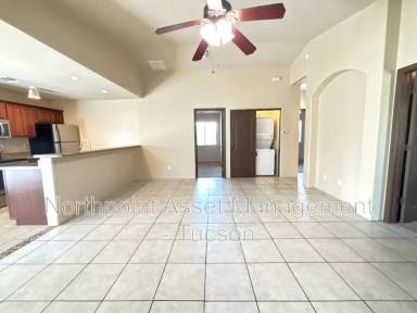 Main picture of 2535 S Pantano Pkwy