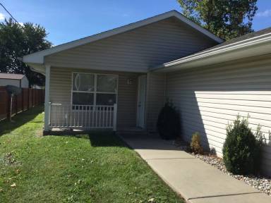 Main picture of 1107 E Carter St