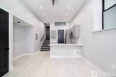 Main picture of 198 Stanton St