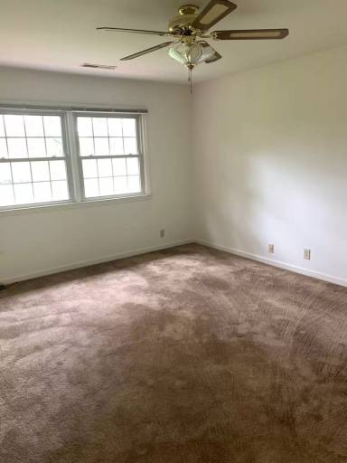 Main picture of 305 Dogwood Ct