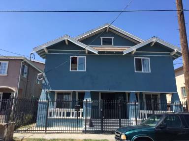 Main picture of 883 E 40th Pl