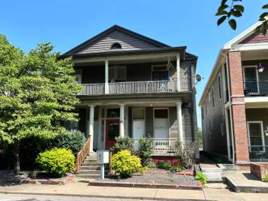 Main picture of 211 Oak St