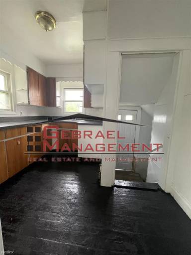 Main picture of 1921 Becker St