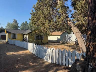 Main picture of 1453 NW Elgin Ave