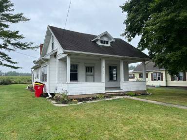 Main picture of 2 E Main St