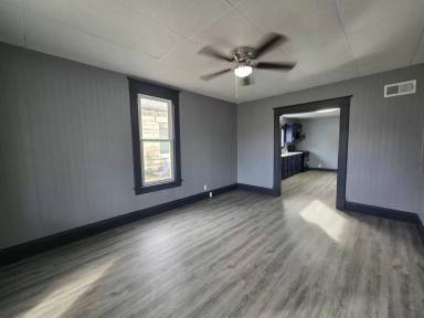 Main picture of 123 W 13th St