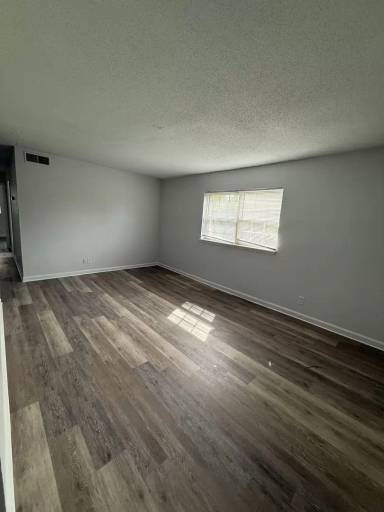 Main picture of Collins Crossing Apartments