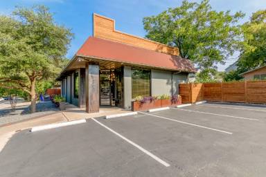 Main picture of 3900 Medical Pkwy