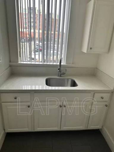 Main picture of 2913 S Flower St