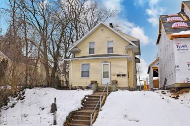Main picture of 1109 N Lawrence St