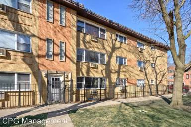 Main picture of 6828 N Greenview Ave