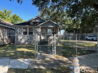 Main picture of 1201 Tupelo St